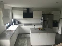 Doch welche wandfarbe deckt am besten? Kuche Beton Optik Weiss Hochglanz Arbeitsplatte Beton Hochglanz Kuche O Check More At Https Kuche Yo Kuche Beton Moderne Kuche Kuche Hochglanz