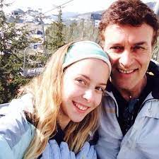 Beijos apaixonados em vídeo do cantor. Filha De Tony Carreira Fala Sobre O Divorcio Dos Pais