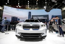 Since 2009, annual production of automobiles in china exceeds both that of the european union and that of the united states and japan combined. China Wants High Tech Cars German Automakers Are Eager To Help The New York Times