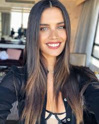 Sub dedicated to the model sara sampaio. Sara Sampaio On Instagram Ready Chicago Can Wait To Meet You At The North Michigan Victoriassecret Stor Sara Sampaio Brunette Beauty Sara Sampaio Instagram