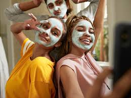 With jennifer aniston, courteney cox, lisa kudrow, matt leblanc. 6 Benefits Of Friendship And How To Get Them