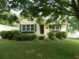 The right roof and house combinations can create an excellent home exterior view. 15 Yellow House Trim Colors Ideas Yellow Houses House Colors Yellow House Exterior