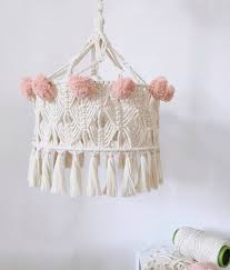 Flora Craft Studio Auf Instagram Wussten Sie Dass Makramee Beleuchtung Auch Fur Babyzimmer In 2020 Makrame Muster Bastelarbeiten Naharbeiten