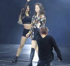 3 사실 초창기에는 여성이 좋은 활약을 보여 준다는 점에서 제작진의 캐릭터 잡기의 일환으로 '에이스'라는 별명을 밀어 줬다. ë°ëë§¨ ì¡ì§í¨ Gif By Koreaactor Gfycat