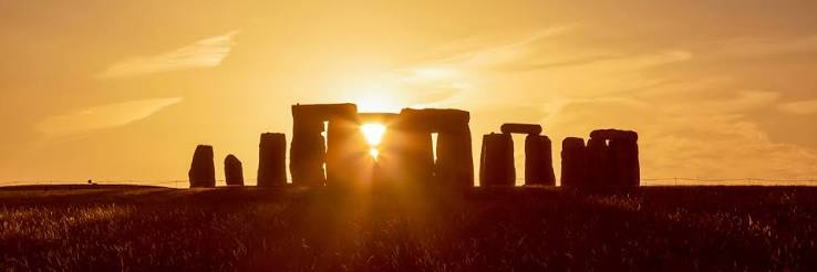 Stonehenge Summer Solstice 2026 | Sunrise Alignment & Visiting Guide