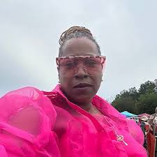 Shane Lipscomb's Instagram, Twitter & Facebook