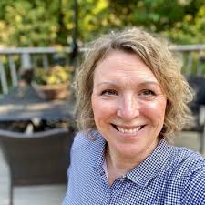 As a woman, mother and creative, Claudia Mateus Soler couldn't help but  notice the lack of female role models, especially in senior positions. She  felt the need to talk to some of