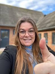 Gode job-nyheder 🔆🙏🏼 Ansættelseskontrakten er underskrevet, start d. 8.  Maj og der venter en masse super spændende udfordringer og efteruddannelse  💎🌸 Jeg var i den yderst privilligerede…