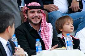 الحسين بن عبد الله الثاني ( 28 يونيو 1994 الموافق 19 محرم سنة 1415 هـ) ، ولي عهد المملكة الأردنية الهاشمية منذ الثاني من يوليو من عام 2009، وهو (بحسب خط الخلافة على العرش الأردني) الوريث الواضح لعرش المملكة الأردنية الهاشمية بعد. ØªØ±Ø§Ø¬Ø¹ Ù„Ø§Ø­Ù‚Ø§ Ø£Ù…ÙŠØ± Ø£Ø±Ø¯Ù†ÙŠ ÙŠÙ†Ø´Ø± ØµÙˆØ±Ø© Ù…Ø³ÙŠØ¦Ø© Ù„ÙˆÙ„ÙŠ Ø¹Ù‡Ø¯ Ø£Ø¨ÙˆØ¸Ø¨ÙŠ Ø§Ù„Ø®Ù„ÙŠØ¬ Ø£ÙˆÙ†Ù„Ø§ÙŠÙ†