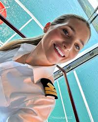 Blue eyes , blonde hair & blue seas 💙🌊