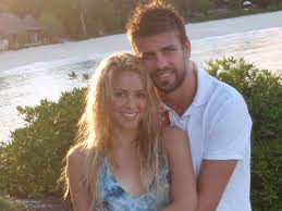 The singer has been with the spanish professional footballer for over ten years. Who Is Shakira S Boyfriend Gerard Pique Who Is The Super Bowl Halftime Star Dating Or Is She Married