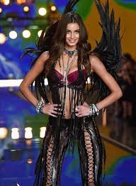 Taylor hill) (مواليد 5 آذار 1996 في بلاتين، إلينوي) عارضة أزياء أمريكية وملاك فيكتوريا سيكريت حالية منذ العام 2015. ØªØ§ÙŠÙ„ÙˆØ± Ù‡ÙŠÙ„ ØµÙˆØ± Ø³Ø®ÙŠÙÙ‡