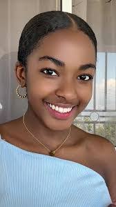 Arianna Leon's Instagram, Twitter & Facebook