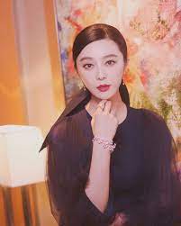 212 likes 2 comments 范冰冰 s fans page fanbingbing00 on instagram 2017微博电视影响力盛典冰冰 赢天下 both received 影响力人物 最受期待电视作品奖 c fan bingbing tv awards fan