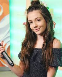 Vezi galeria fotopoza 1 / 4. Andreea Bostanica TanÄƒra VloggeriÈ›Äƒ Din ChiÈ™inÄƒu Se LanseazÄƒ In MuzicÄƒ