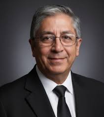 Disfrazado de Santa, diputado Carlos Olson acude a entregar juguetes al  Hospital Infantil