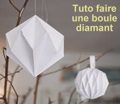 Comment faire des boules de noel en papier.voici un nouveau travail manuel pour décorer le sapin de noël. Faire Des Boules De Noel Diamant En Papier Les Tutos