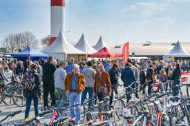 Zweiradmesse Und Sonntagsvergnugen Laden In Den Fischereihafen Ein Bremerhaven De