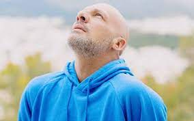 Μαθαίνοντας στο παιδί να διαχειρίζεται τα συναισθήματά του. Nikos Moytsinas Psaxnw Ton Tropo Pws 8a Yio8ethsw Ena Paidi