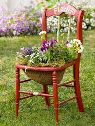 Idees Deco De Jardin Transfromer Une Chaise En Pot De Fleurs Idee Deco Jardin Pot De Fleurs Decoration Jardin