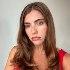 Maximalists embrace their features, not hide them. ✨ 📸: @ninacavallaro