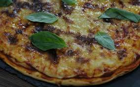 Pizza Entiere Fromage Vegan Plats Vegetaliens Et Cuisine Vegetarienne
