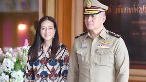 มาดามแป้ง นวลพรรณ ล่ำซำ ป่วยเข้าโรงพยาบาล โชว์หน้าสดบนเตียงคนไข้ แม่ไม่สบาย แต่ยังสวยปิ๊ง ดูสดใส ไม่แปลกเลยที่แอฟ ทักษอร. Fnglaa3ojivzmm