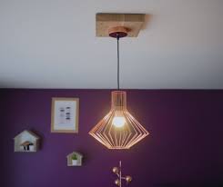 Trou Trop Large Au Plafond Fabriquer Un Cache Fil En Bois Bois Diy Idees Pour La Maison Plafond