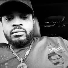 Anyone dating this guy? The Colorado Springs group is taking forever to  accept me lol.