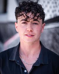 NEW COMPANY DANCER ALERT✨ Please help me welcome Becca Dean to the Sean  Dorsey Dance family! 🎉💐💜 We are elated to have you! ✨Becca Dean has  performed across 6 continents, in theaters,