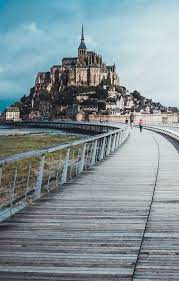 Indeed, to many beyond francia the franks now were all the western european states as far as ran the writ of the pope and the use of the latin. Francia