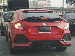 Di bahagian kokpit, kelihatan kerusi tunggal untuk pemandu di tengah, dengan dua paparan untuk penumpang di sisinya. Honda Civic Hatchback Kini Di Malaysia Mekanika