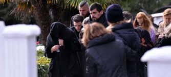 Στα 11 μου χρόνια τον θείο μου, αδελφό της μητέρας μου! Katerreyse H Befa Ale3iadoy Sthn Khdeia Ths Deyterhs Korhs Ths E Thessalia Gr