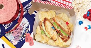 Recette De Club Sandwich Au Proscuitto Et Tomates Sechees Zeste Recipe Cold Meals Food Brunch