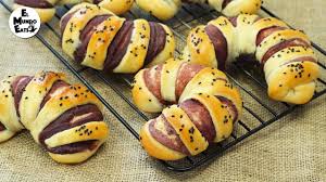 Bagi anda, si penggemar kacang merah maka resep berbahan ini memang tidak pernah ada matinya. Caterpillar Red Bean Buns Youtube