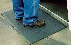Antistatic matting slows down and controls this discharge allowing static electricity to transfer safely to ground. Anti Static Mat 61 X 91 5 Cm Matthys