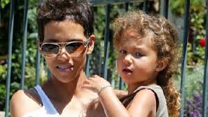 Halle maria berry (born maria halle berry; Photos Halle Berry Et Sa Fille Nahla Une Relation Fusionnelle Premiere Fr