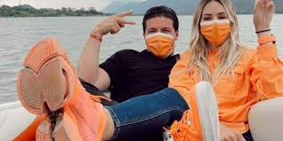 Lo decimos porque mariana y samuel, en plena pandemia de coronavirus que tiene a méxico cada vez más cerca de una crisis, y que ha obligado a fue el diario el norte, de grupo reforma, quien dio a conocer que samuel garcía y mariana rodríguez se casaron la noche de este viernes en la. Samuel Garcia Y Mariana Rodriguez Estrenan Regueton Para Apuntalar Campana En Nuevo Leon