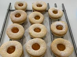 Ingredienti, foto e consigli per aiutarti in ogni fase della preparazione. Ricetta Mini Occhi Di Bue All Arancia Dolcidee