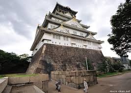In the large portion of the castle's land that has been made into a park, you can stroll around and view gates and walls that have remained the same over the years. Osaka The First Modern Reconstructed Japanese Castle