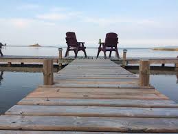 We are located on the shoreline lake kagawong. Lake Kagawong Family Cabins