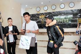 Văn toàn (giữa) đã gặp chấn thương trong trận gặp indonesia. Tuyá»ƒn Viá»‡t Nam Há»™i Quan Aff Cup VÄƒn Toan Sieu Cute Ä'iá»ƒm Danh Sá»›m