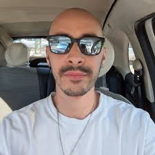 Here is a short impro over a tasty jazz fusion backing track by  @ben'sJamTracks hope you enjoy it 🤘