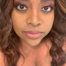 I love my niece @themua.shae so much! Thank you for coming in last minute &  hooking up your Auntie's face for my #vegas performance. You're pretty  awesome Niece♥️. If you're ever in #