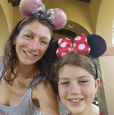 What are the benefits of buying a Disney trip package?