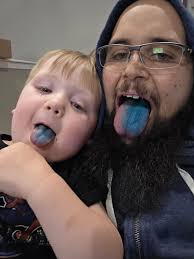 Review of Blue Raspberry WarHead Pickle by Van Holten