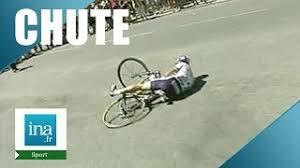 Sur des routes niçoises détrempées, les chutes ont rythmé la première étape du tour de france. Ina Les Plus Grosses Chutes Du Tour De France Compilation Youtube