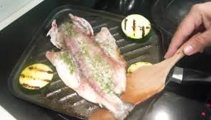 Si buscáis una receta fácil, rápida y sin renunciar a una dieta saludable cocinar a la plancha es una de nuestras mejores opciones. Lubina A La Plancha Youtube