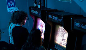 Cómo jugar al golden axe o al out run desde nuestro navegador. Arcade Bar En Este Bar Puedes Jugar A Maquinas De Recreativos Ilimitadamente Madrid Secreto