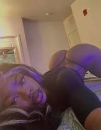 Ebony girl with the perfect ass - EroMe